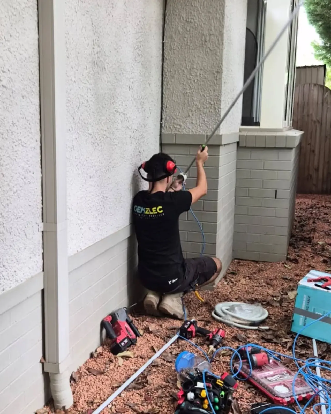 Gemelec emergency electrician callout at night